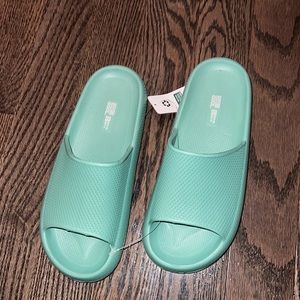 🆕 - 32 Degrees Unisex Cushion Slides - Size Large (Women 9-10, Men’s 7-8)